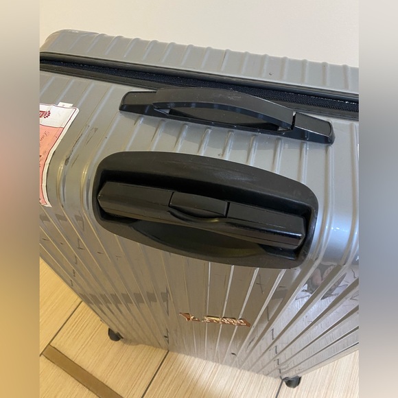 Rimowa Hard Case Check On Luggage - Picture 12 of 12